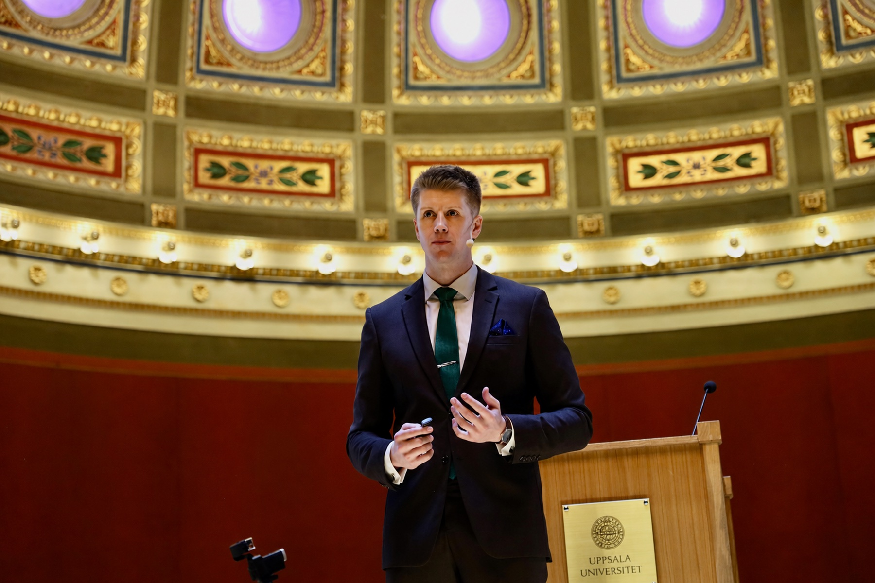 Dr Mike Perkins speaking at Uppsala University